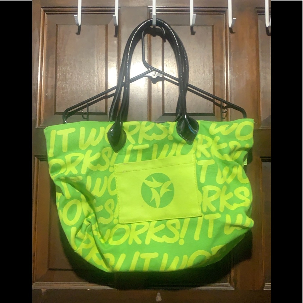 It Works bag green with tons of pockets & space